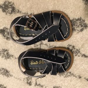Salt water sandals black